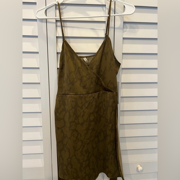 Urban Outfitters Romper - Picture 2 of 9